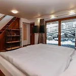Golden Hirsch Holiday home